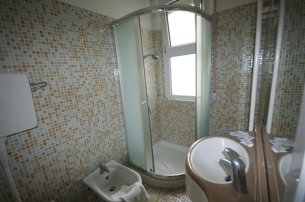 Hotel Marebello Rimini Zimmer foto